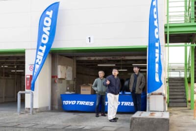 ツァオバークラフト主催ドライビングスクール＆走行会：小山選手をサポートするTOYO TIRESもブースを出展