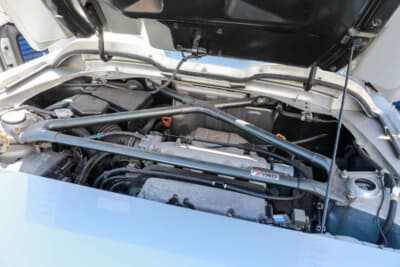 トヨタ MRスパイダー：クロスバーが追加されたエンジンルームには、3S系エンジンが搭載されている