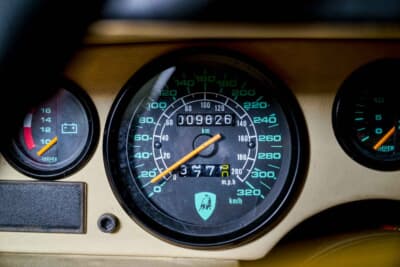 57万8750ドル(邦貨換算約8947万円)で落札されたランボルギーニ「カウンタック25thアニバーサリー」(C)Courtesy of RM Sotheby's