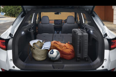 フォルクスワーゲンID.4:パワーテールゲートは挟み込み防止機能付き。ラゲッジは最大1575Lの大容量