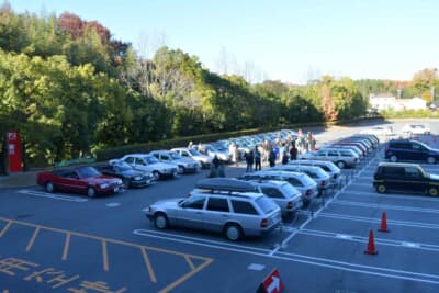 ずらりと並ぶ124シリーズ。東京や岡山などからも、この日のために愛知県長久手のトヨタ博物館に自走で集まってきた