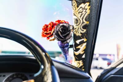 トヨタ11代目クラウン：Aピラー内側の一輪挿しもトラック用ドレスアップパーツを流用