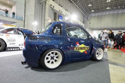 スズキ ツイン：ワイドボディ感をより強調させたデザインも、デフォルメカーには重要な要素だ