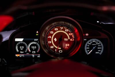 253万6250ドル(邦貨換算約3億9210万円)で落札されたフェラーリ「モンツァSP2」(C)Courtesy of RM Sotheby's