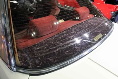 トヨタ GX71 マークII：リアトレイはコーストライン社長が仕上げたチンチラ張りになっている