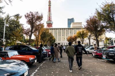 ジャンルの異なる車両であっても、愛車好きのオーナー同士はすぐに打ち解けてクルマ談義に花を咲かせていた