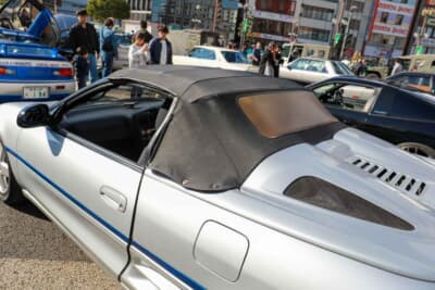 トヨタ MRスパイダー：収納された幌を張った状態。経年変化で後窓が劣化しているが、交換部品も所有済み