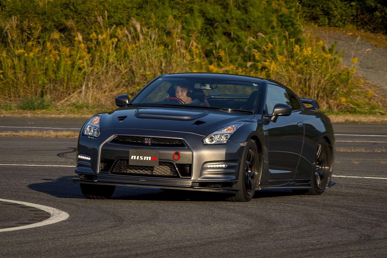 サーキット走行を楽しめて自走で往復できるニスモR35GT-R「CRS