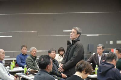 「speed japan」代表の北村氏により現在の124シリーズの部品の状況や、燃料の問題などさまざまな話がされ、質疑応答などで盛り上がっていた