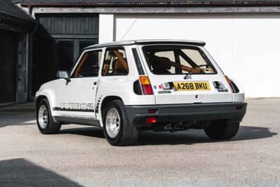 8万8875英ポンド（邦貨換算約1850万円）で現在も販売中のルノー「5ターボ2」（C）iconicauctioneers