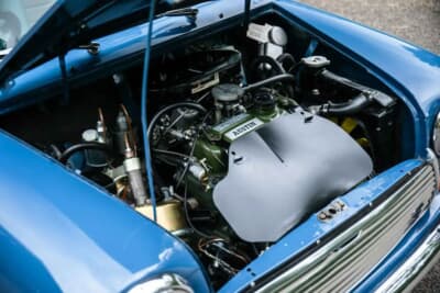 1万7438英ポンド（邦貨換算約362万円）で落札されたオースティン「ミニ クーパー マークII」（C）iconicauctioneers