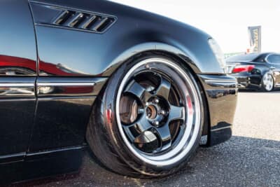 トヨタ11代目クラウン：装着したホイールはワーク・マイスターM1。前後18インチで、前が9J、後ろが10Jをセット