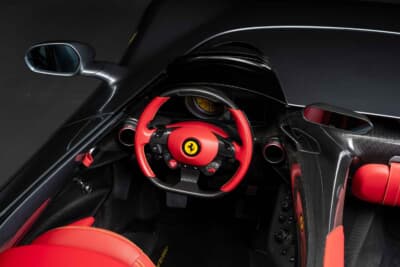 253万6250ドル(邦貨換算約3億9210万円)で落札されたフェラーリ「モンツァSP2」(C)Courtesy of RM Sotheby's