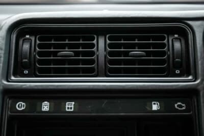 7万5000ポンド〜9万5000ポンド(邦貨換算約1580万円〜約2000万円)で現在も販売中のフォード「シエラRS500」(C)iconicauctioneers