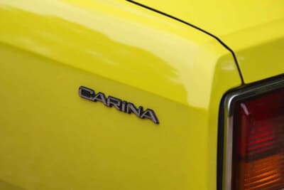 2万〜2万5000ポンド（約420万0000円〜526万0000円）で現在も販売中のトヨタ「カリーナ」（C）iconicauctioneers