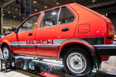 日産マーチ：サイドのデカールも作り直した