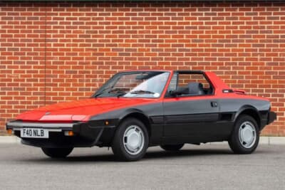 8100英ポンド（邦貨換算約170万円で落札されたベルトーネ「X1/9」（C）iconicauctioneers