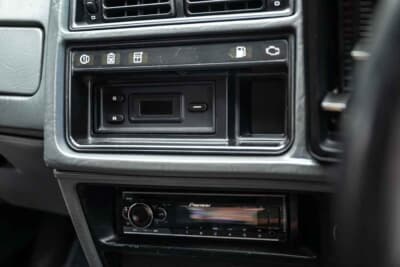 7万5000ポンド〜9万5000ポンド(邦貨換算約1580万円〜約2000万円)で現在も販売中のフォード「シエラRS500」(C)iconicauctioneers