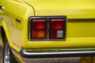 2万〜2万5000ポンド（約420万0000円〜526万0000円）で現在も販売中のトヨタ「カリーナ」（C）iconicauctioneers