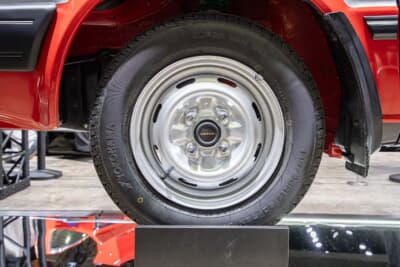 センターキャップのロゴも作り直した。「MARCH」ではなく「MATCH」と遊び心も