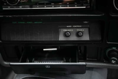 7万5000ポンド〜9万5000ポンド(邦貨換算約1580万円〜約2000万円)で現在も販売中のフォード「シエラRS500」(C)iconicauctioneers