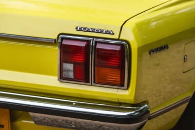 2万〜2万5000ポンド（約420万0000円〜526万0000円）で現在も販売中のトヨタ「カリーナ」（C）iconicauctioneers