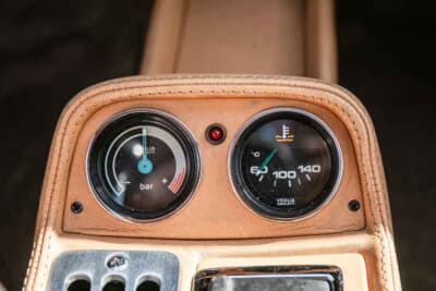 8万5000ポンド～9万5000ポンド（邦貨換算約1770万円〜1980万円）で現在も販売中のフェラーリ「208GTBターボ」（C）iconicauctioneers