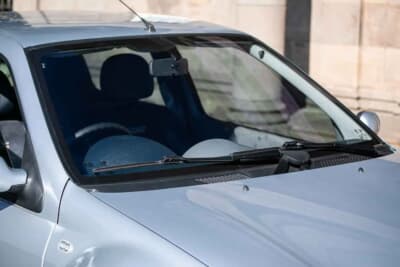 3万7083英ポンド（邦貨換算約約783万円）で落札されたルノー「スポール クリオV6」（C）iconicauctioneers