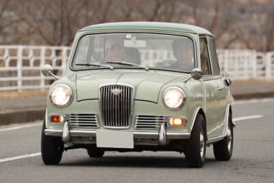 道の駅多古を目指すウーズレー・ホーネットの武田さん夫妻。後部座席では産まれたばかりの愛娘が眠る