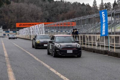 TOYO TIRES PROXES Driving Pleasure