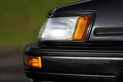 3万5000ポンド〜4万5000ポンド（約740万円〜約950万円）で現在も販売中のトヨタ「カローラ レビン」（C）iconicauctioneers