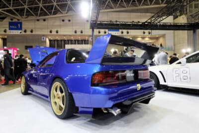 マツダ RX-7:ハイパワーを受け止めるタイヤはアドバンネオバ(F245/35R18、R245/35R19)。サスペンションはエンドレスZEALファンクションRE雨宮スペックだ