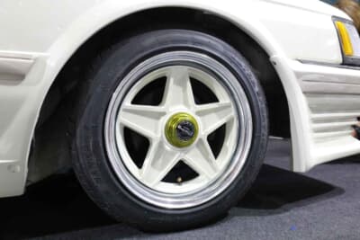 トヨタ GX71 マークII：懐かしのワークEウイングのホイール。BBSも流行したが、こちらのほうが個性的だ