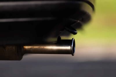 3万5000ポンド〜4万5000ポンド（約740万円〜約950万円）で現在も販売中のトヨタ「カローラ レビン」（C）iconicauctioneers