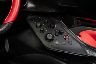 253万6250ドル(邦貨換算約3億9210万円)で落札されたフェラーリ「モンツァSP2」(C)Courtesy of RM Sotheby's