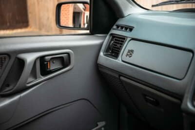 7万5000ポンド〜9万5000ポンド(邦貨換算約1580万円〜約2000万円)で現在も販売中のフォード「シエラRS500」(C)iconicauctioneers