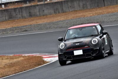 TOYO TIRES PROXES Driving Pleasure