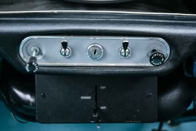 1万7438英ポンド（邦貨換算約362万円）で落札されたオースティン「ミニ クーパー マークII」（C）iconicauctioneers