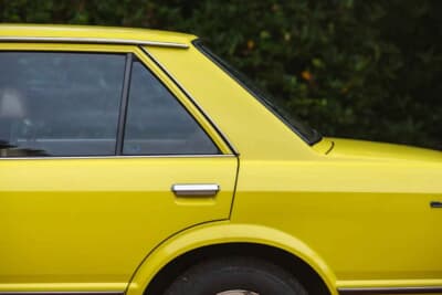 2万〜2万5000ポンド（約420万0000円〜526万0000円）で現在も販売中のトヨタ「カリーナ」（C）iconicauctioneers