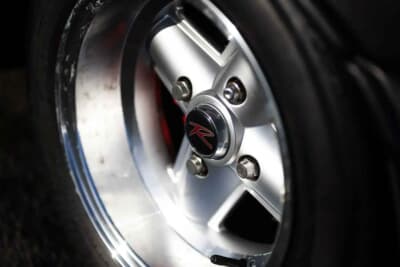 3万5000ポンド〜4万5000ポンド（約740万円〜約950万円）で現在も販売中のトヨタ「カローラ レビン」（C）iconicauctioneers