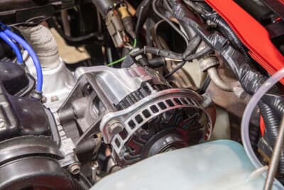 日産マーチ：オルタネーターは、新車当時の風合いに近づけるためにカタログを見ながら色合わせした