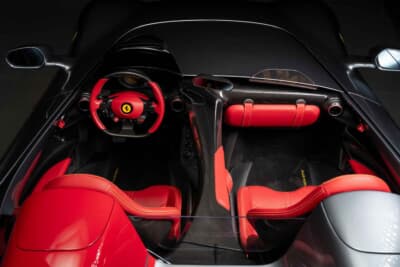 253万6250ドル(邦貨換算約3億9210万円)で落札されたフェラーリ「モンツァSP2」(C)Courtesy of RM Sotheby's