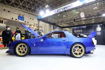 マツダ RX-7:ハイパワーを受け止めるタイヤはアドバンネオバ(F245/35R18、R245/35R19)。サスペンションはエンドレスZEALファンクションRE雨宮スペックだ