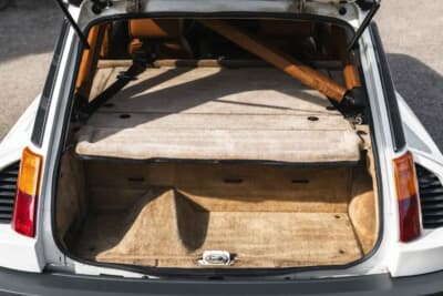 8万8875英ポンド（邦貨換算約1850万円）で現在も販売中のルノー「5ターボ2」（C）iconicauctioneers