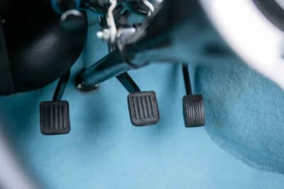 1万7438英ポンド（邦貨換算約362万円）で落札されたオースティン「ミニ クーパー マークII」（C）iconicauctioneers