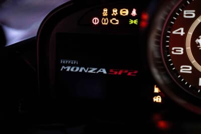 253万6250ドル(邦貨換算約3億9210万円)で落札されたフェラーリ「モンツァSP2」(C)Courtesy of RM Sotheby's