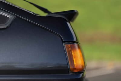 3万5000ポンド〜4万5000ポンド（約740万円〜約950万円）で現在も販売中のトヨタ「カローラ レビン」（C）iconicauctioneers