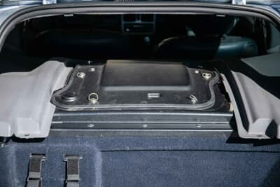 3万7083英ポンド（邦貨換算約約783万円）で落札されたルノー「スポール クリオV6」（C）iconicauctioneers