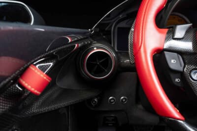 253万6250ドル(邦貨換算約3億9210万円)で落札されたフェラーリ「モンツァSP2」(C)Courtesy of RM Sotheby's