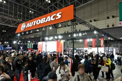 多くの人が訪れたオートバックスブース